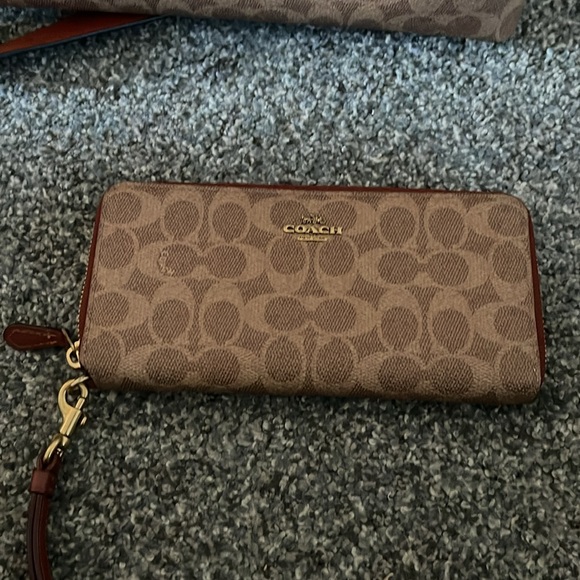 ❌SOLD❌NWT Coach bucket bag with wallet - Picture 2 of 5